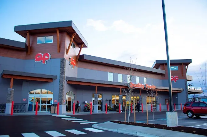 exterior of Quality Foods grocery store in parksville qualicum beach